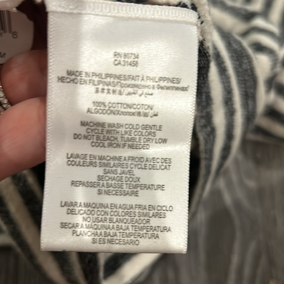 EUC BCBG Eznei Sweater with Cutouts size medium - Picture 8 of 8